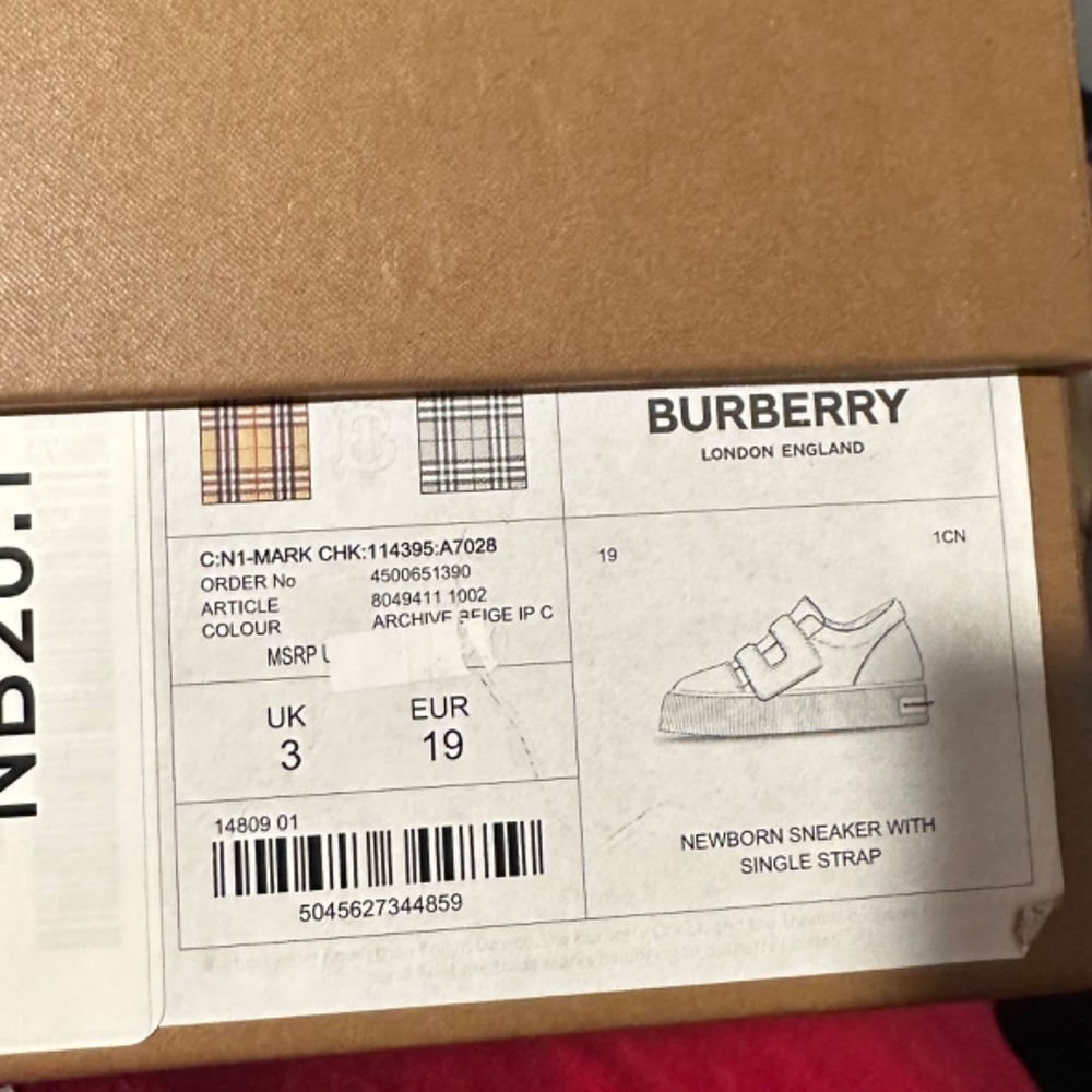 Burberry - Picture 6 of 6